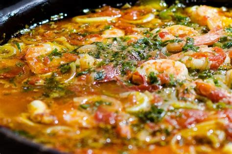  Moqueca Capixaba: Uma explosão de sabores tropicais em um caldeirão aromático e reconfortante!