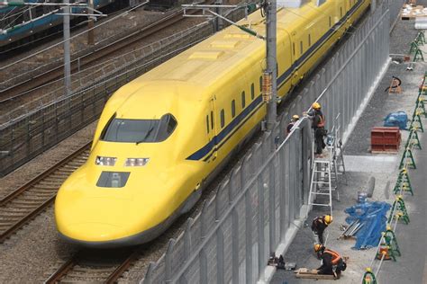 大阪駅 モーニング ～朝の喧騒と静寂の狭間で～