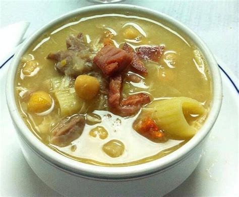  Sopa de Grão-de-Bico de Changchun: Uma Sinfonia Cremosa de Especiarias Envolvente e Textura Confortante!