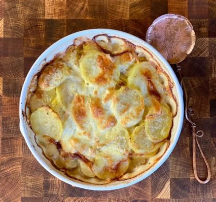  Tartiflette: Uma Sinfonia Cremosa de Batata, Queijo e Toucinho que Aquecerá Seu Coração!